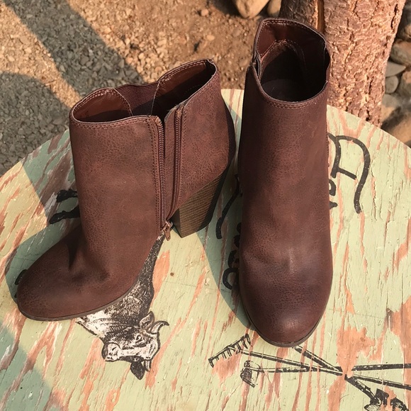 Fergalicious by Fergie Punch Booties